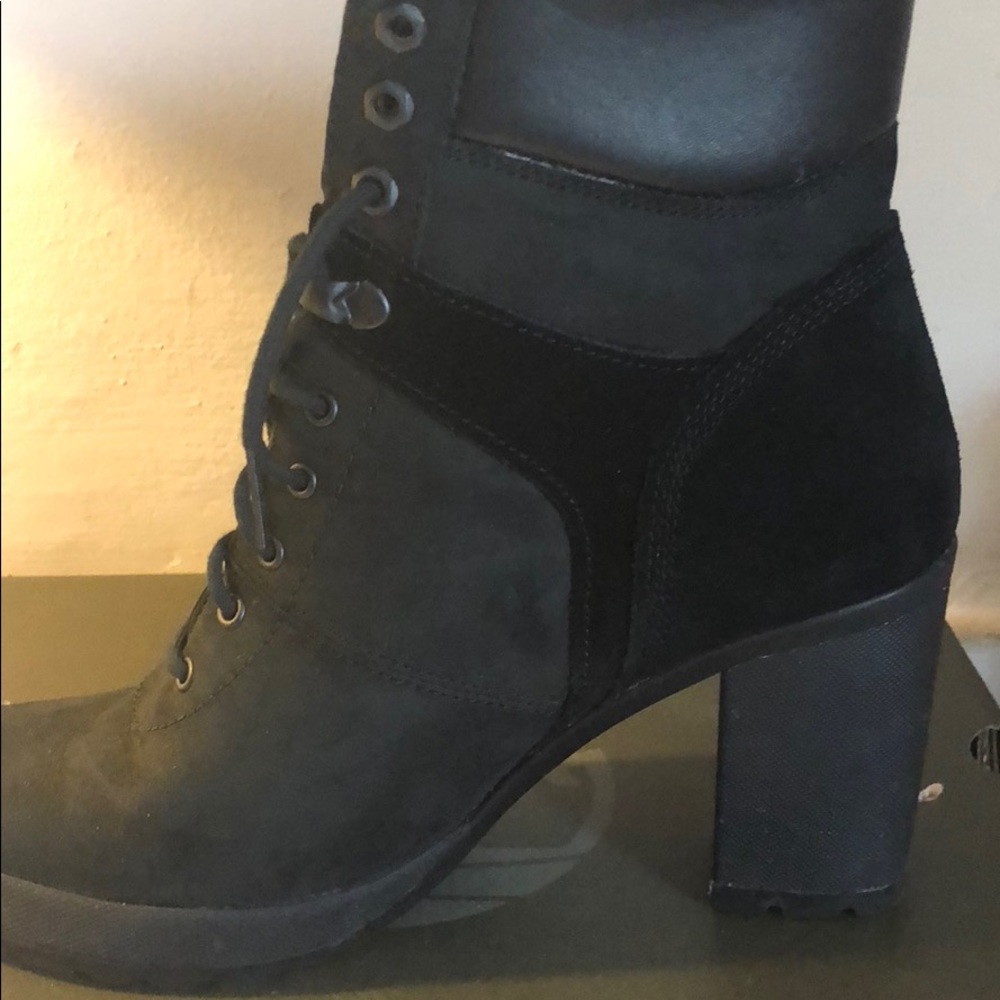 Boots - Picture 4 of 5
